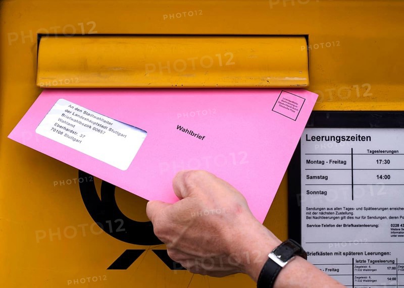 Postal ballot, letterbox, insert ballot paper envelope, light red, pink, European elections, municipal elections, local elections, Stuttgart, Baden-Wuerttemberg, Germany, Europe