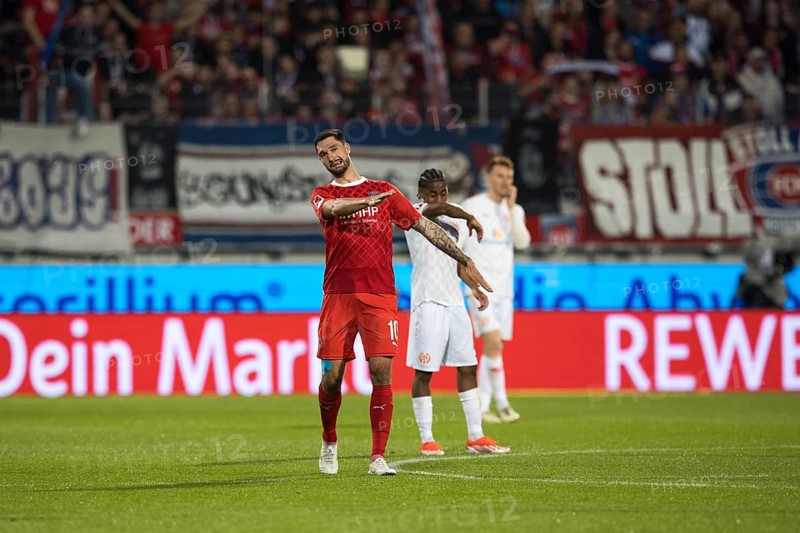 Football match, Tim KLEINDIENST 1.FC Heidenheim retraces his shot in slow motion with the help of his left arm, Voith-Arena football stadium, Heidenheim