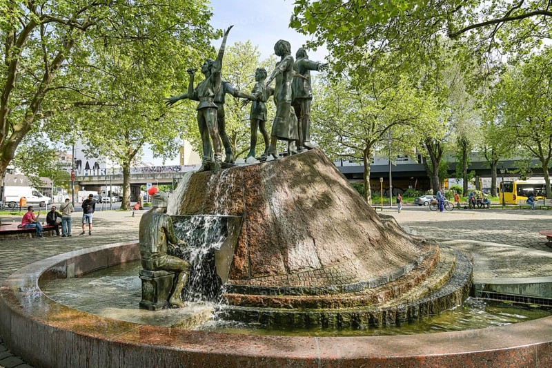 Fountain, Dance on the volcano, Nettelbeckplatz, Wedding, Mitte, Berlin, Germany, Europe