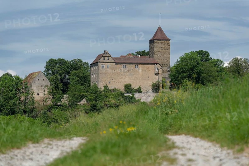 View of Hornberg Castle, Kirchberg an der Jagst, Jagsttal, Jagststeig, hiking, Schwaebisch Hall, Hohenlohe, Heilbronn-Franken, Baden-Wuerttemberg, Germany, Europe