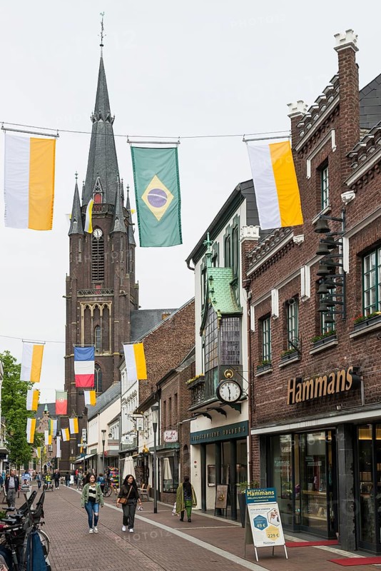 Pedestrian zone and St Mary's Basilica, St Mary's Basilica, place of pilgrimage, Kevelaer, Lower Rhine, North Rhine-Westphalia, Germany, Europe