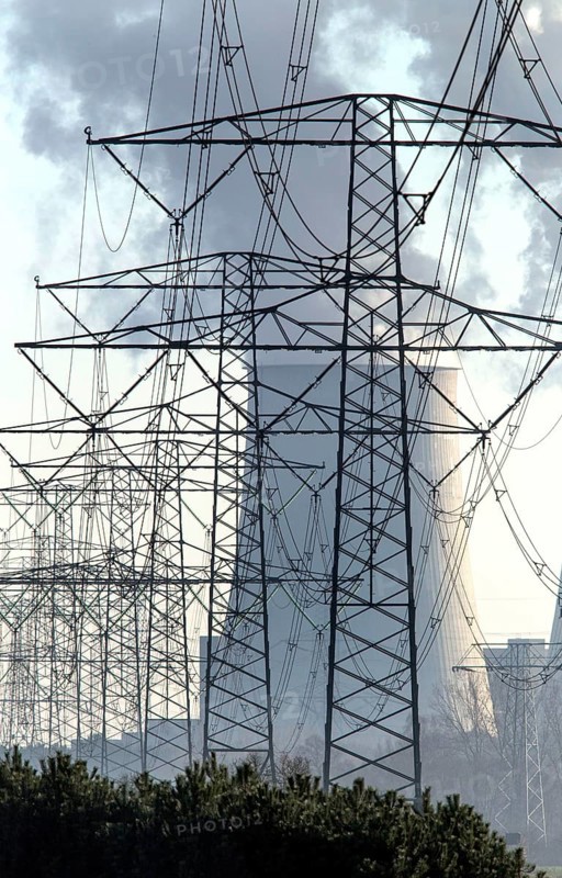 Steam rises from the cooling towers of the Vattenfall power plant in Jaenschwalde, power lines and electricity pylons at the power plant on 9 December 2014. The energy company Vattenfall mines lignite to generate electricity in the surrounding open-cast mines in Brandenburg, Jaenschwalde, Brandenburg, Germany, Europe