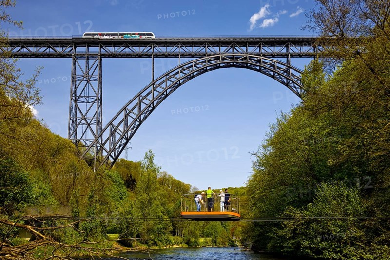 Muengsten Bridge with diesel railcar and transporter bridge over the Wupper, Solingen, Bergisches Land, North Rhine-Westphalia, Germany, Europe