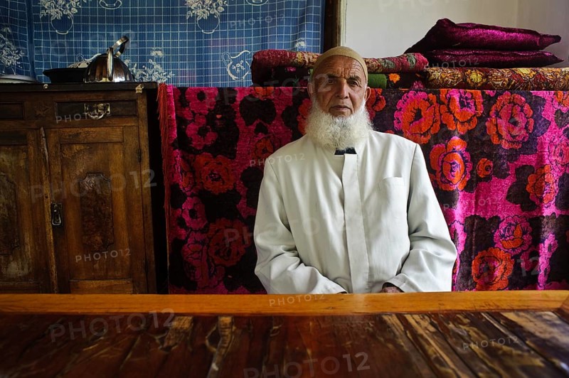 Sunni muslim religious leader, man from the Uzbek ethnic group, Kyrgyzstan, Asia