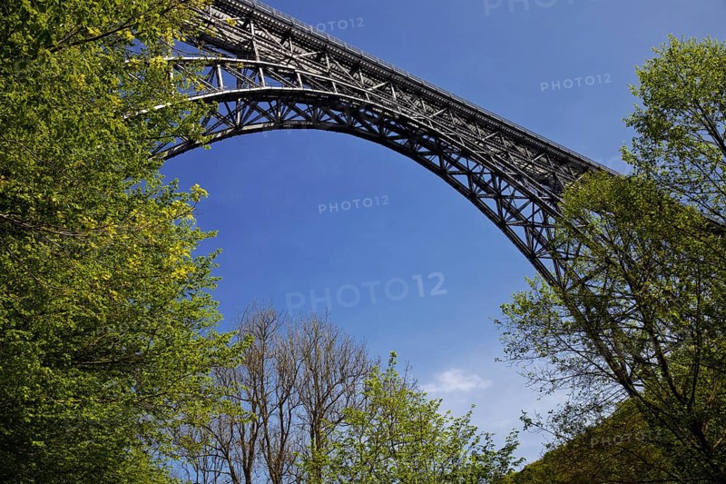 Muengsten Bridge, the highest railway bridge in Germany, spans the valley between Solingen and Remscheid, Bergisches Land, North Rhine-Westphalia