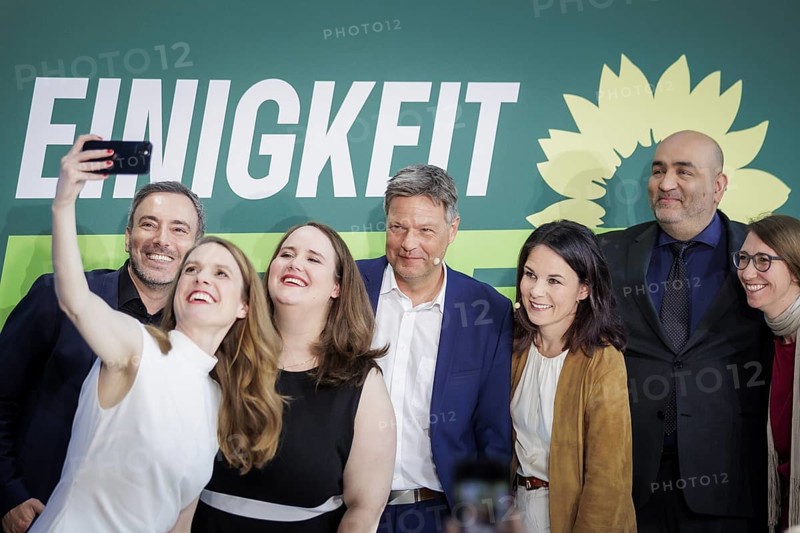 Terry Reintke, lead candidate for the European elections of Buendnis 90/DIE Gruenen, Ricarda Lang, Federal Chairwoman of Buendnis 90/DIE Gruenen, Robert Habeck (Buendnis 90/DIE Gruenen), Federal Minister for Economic Affairs and Climate Protection and Vice-Chancellor, Annalena Baerbock (Buendnis 90/DIE Gruenen), Federal Foreign Minister, and Omid Nouripour, Buendnis 90/DIE Gruenen, pictured at a press event in Berlin, 13 May 2024.05.2024. The campaign tours for the European elections of Buendnis 90/DIE Gruenen start today