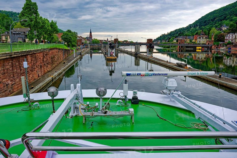 Heidelberg barrage, ship lock on the banks of the Neckar river, Old Town of Heidelberg, Heidelberg, Baden-Wuerttemberg, Germany, Europe