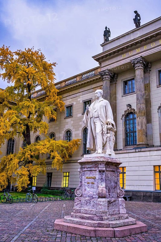 Memorial to Hermann von Helmholtz, Court of Honour of the Humboldt University, Berlin, Germany, Europe