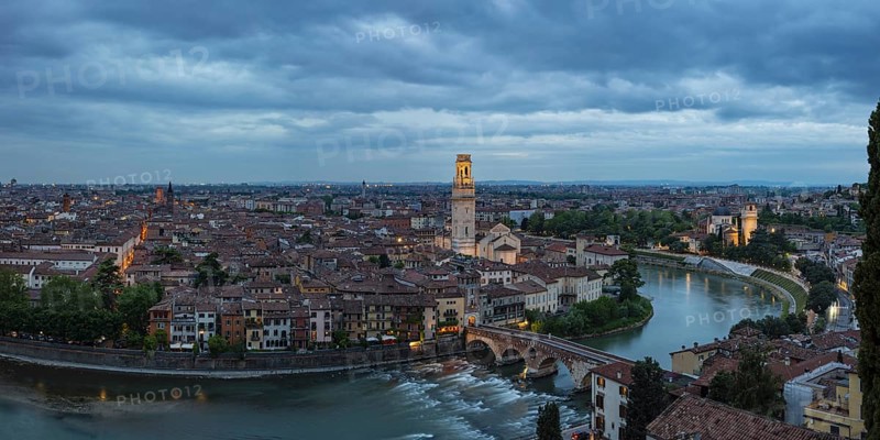 Old town with the Adige, Ponte Pietra, Verona, Adige Valley, Veneto, Italy, Europe
