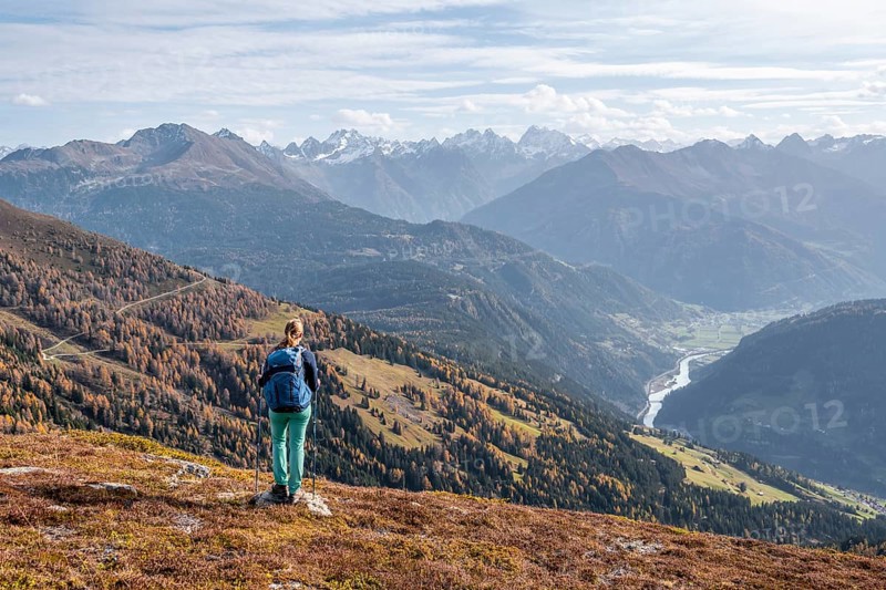 Mountaineer in the mountains in autumn, Venet crossing, Oetztal Alps, Tyrol, Austria, Europe