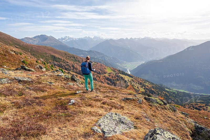 Mountaineer in the mountains in autumn, Venet crossing, Oetztal Alps, Tyrol, Austria, Europe