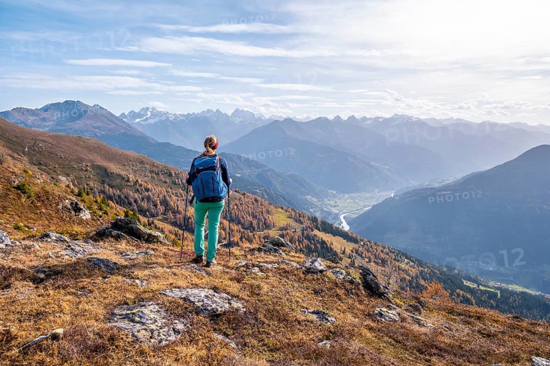 Mountaineer in the mountains in autumn, Venet crossing, Oetztal Alps, Tyrol, Austria, Europe
