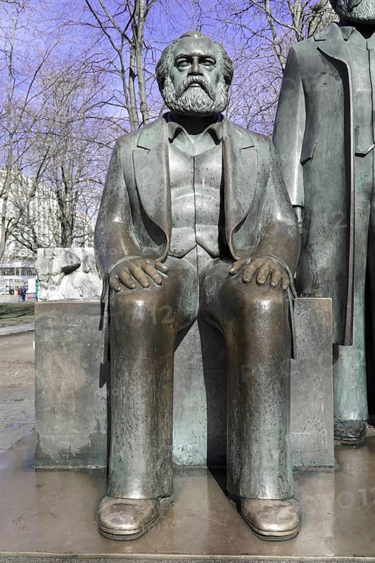 Bronze figures of Karl Marx and Friedrich Engels, Marx-Engels-Forum, Berlin, Germany, Europe, Close-up of the sculpture of Karl Marx on a bench in a park, Europe