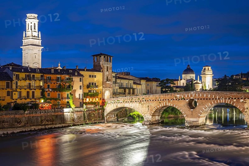 Old town with the Adige, Ponte Pietra, Verona, Adige Valley, Veneto, Italy, Europe