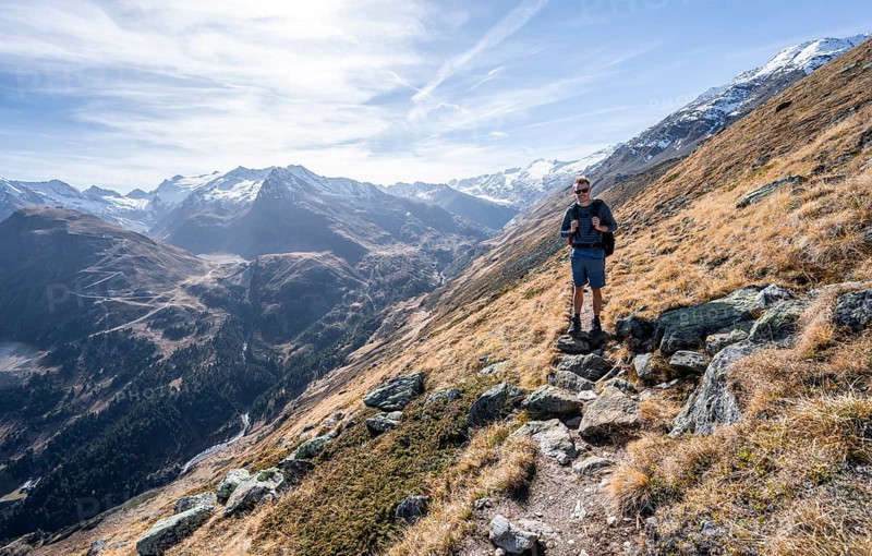 Mountaineers on a hiking trail, Gurgler Seenplatte, glaciated mountain peaks behind, in autumn, near Obergurgl, Oetztal Alps, Tyrol, Austria, Europe