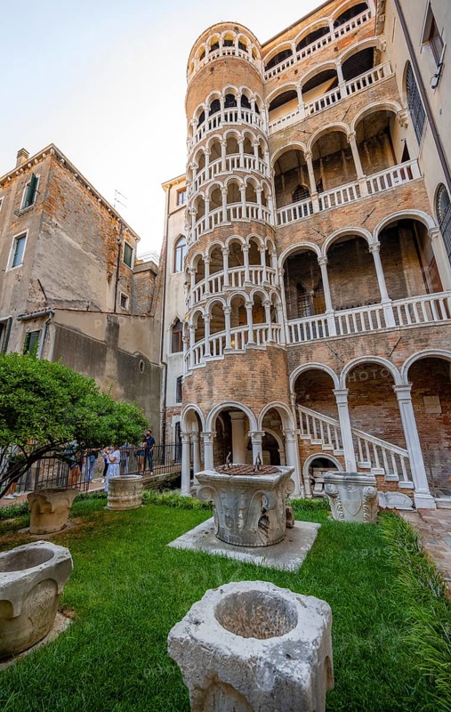Palazzo Contarini del Bovolo, palace with spiral staircase, Venice, Veneto, Italy, Europe