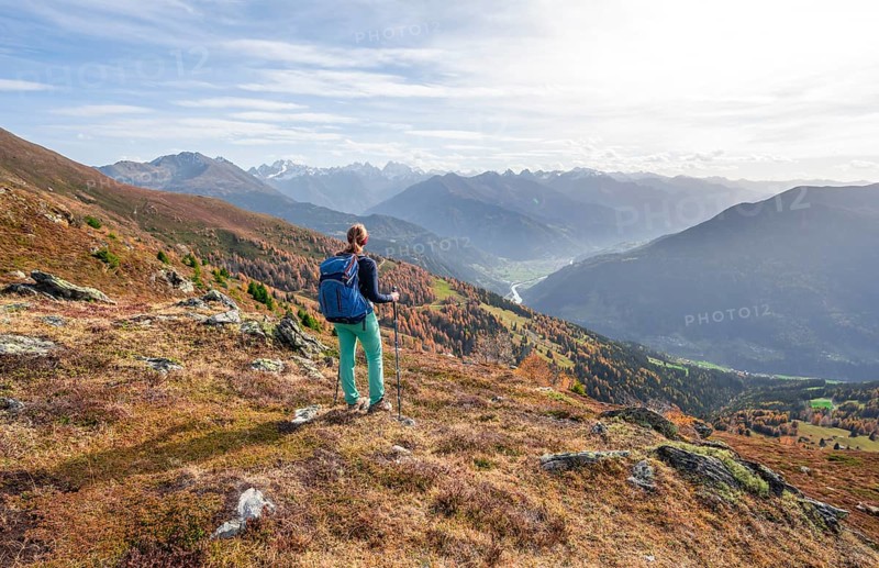 Mountaineer in the mountains in autumn, Venet crossing, Oetztal Alps, Tyrol, Austria, Europe