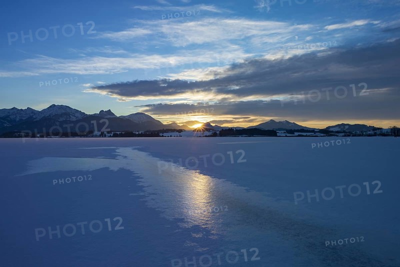 Sunset, Lake Hopfensee, near Fuessen, Ostallgaeu, Allgaeu, Upper Swabia, Swabia, Bavaria, Germany, Europe