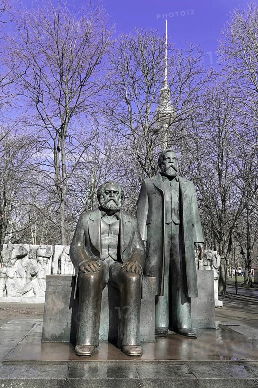 Bronze statues of Karl Marx and Friedrich Engels, Marx-Engels-Forum, Berlin, Germany, Europe, Statue of Karl Marx and Friedrich Engels in the park with the Berlin television tower in the background, Europe