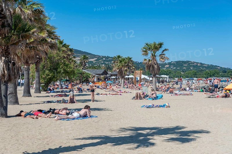 Bathing beach, Plage de Port Grimaud, Port Grimaud, Var, Provence-Alpes-Cote d Azur, France, Europe