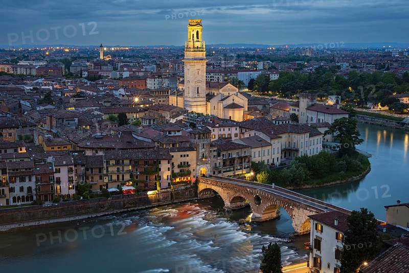 Old town with the Adige, Ponte Pietra, Verona, Adige Valley, Veneto, Italy, Europe