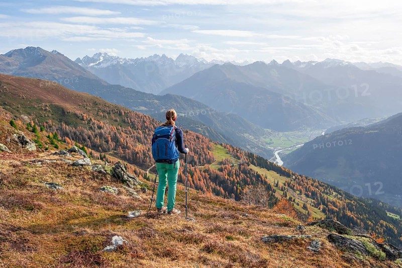 Mountaineer in the mountains in autumn, Venet crossing, Oetztal Alps, Tyrol, Austria, Europe