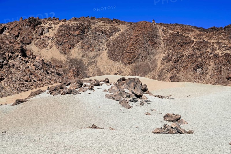 On the way to Mount Teide, El Teide, Pico del Teide, Volcano in the Teide National Park on Tenerife, Canary Islands, Spain, Europe, A dry desert landscape with sand and rocks under a clear blue sky, Tenerife, Europe