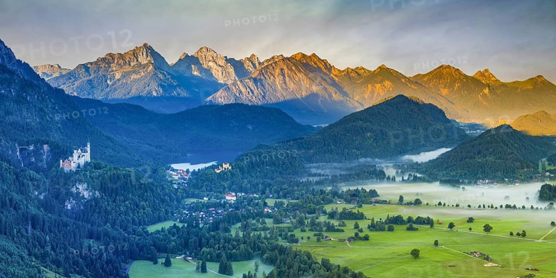 Neuschwanstein Castle, Hohenschwangau near Fuessen, Ostallgaeu, Allgaeu, Bavaria, Germany, Europe
