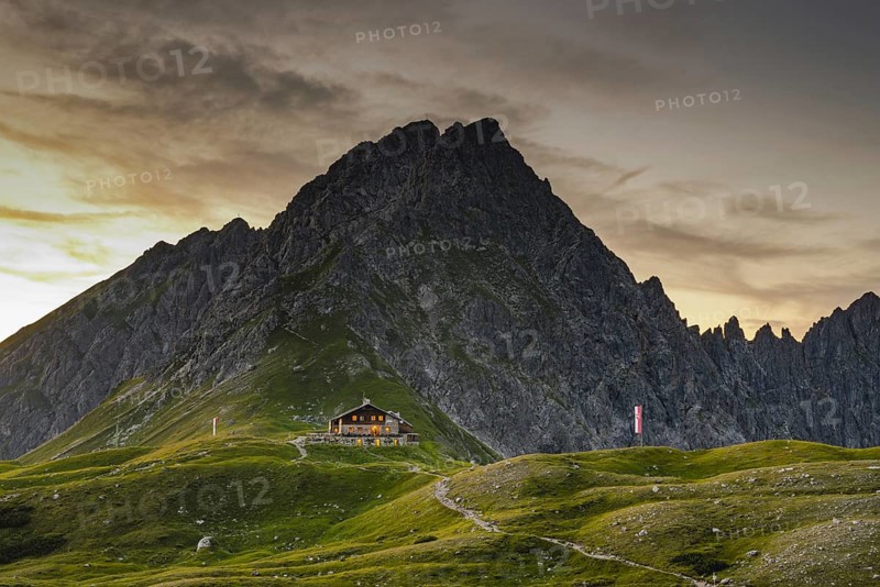 Fiderepasshuette and Hammerspitze, 2260m, Allgaeu Alps, Allgaeu, Bavaria, Germany, Europe