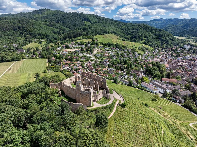 Aerial view of Staufen Castle, on a vineyard, Schlossberg, Staufen im Breisgau, Markgraeflerland, Black Forest, Baden-Wuerttemberg, Germany, Europe