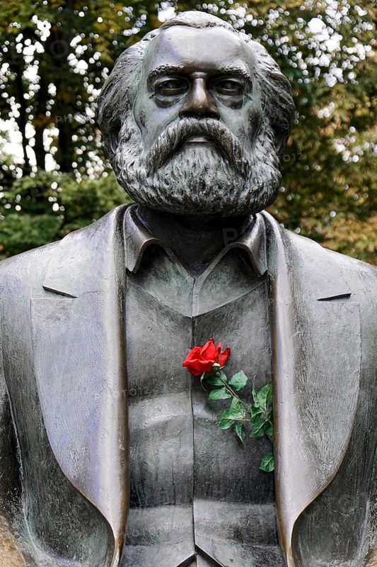 Bronze figures of Karl Marx and Friedrich Engels, Marx-Engels-Forum, Berlin, Germany, Europe, Bronze statue of a bearded man in front of a blue sky and bare trees, Europe