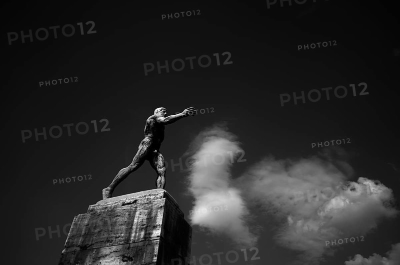 Bronze sculpture The Wrestler by Hugo Lederer, Raussendorffplatz, Heerstrasse, clouds, black and white, Berlin, Germany, Europe