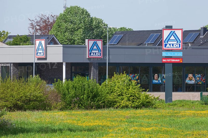 Aldi-Nord supermarket on a greenfield site, Lilienthal, Lower Saxony, Germany, Europe