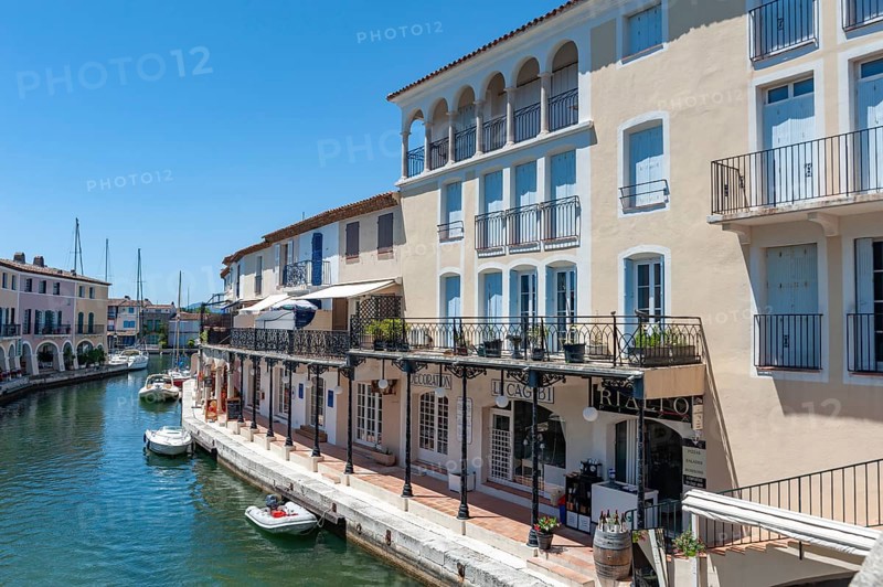 Townscape with restaurants and shops at the Pont principal du port grimaud, Port Grimaud, Var, Provence-Alpes-Cote d Azur, France, Europe