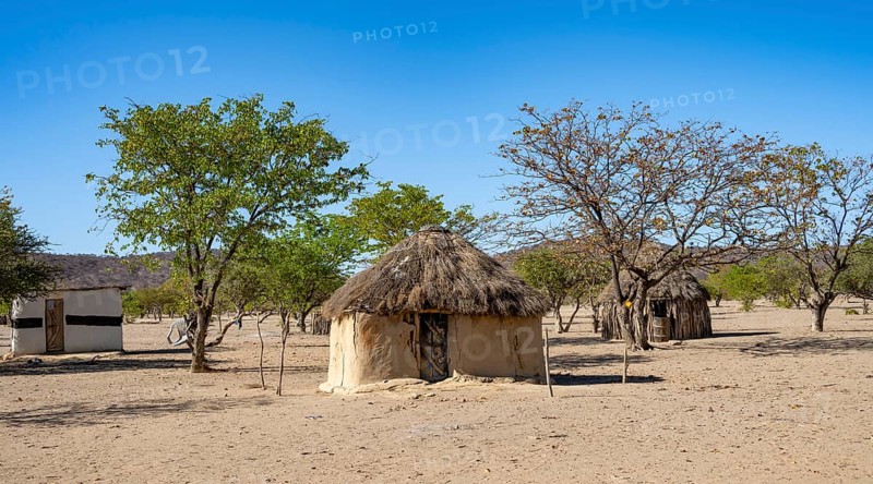 Mud huts in a village of the Hakaona, Angolan tribe of the Hakaona, near Opuwo, Kunene, Namibia, Africa