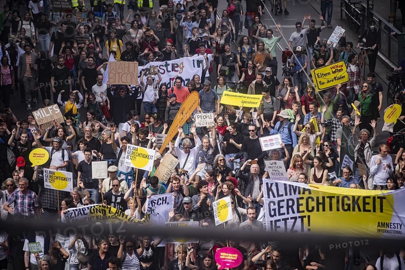 Berlin, 31.05.2024. Climate strike by Fridays For Future with over 13, 000 mostly young people in Berlin, a demonstration for the upcoming EU elections