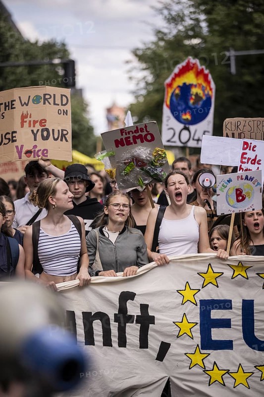 Berlin, 31.05.2024. Climate strike by Fridays For Future with over 13, 000 mostly young people in Berlin, a demonstration for the upcoming EU elections