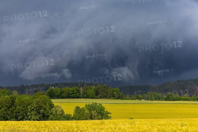 A thunderstorm cell moves over Porschdorf in Saxon Switzerland, thunderstorm, Porschdorf, Saxony, Germany, Europe