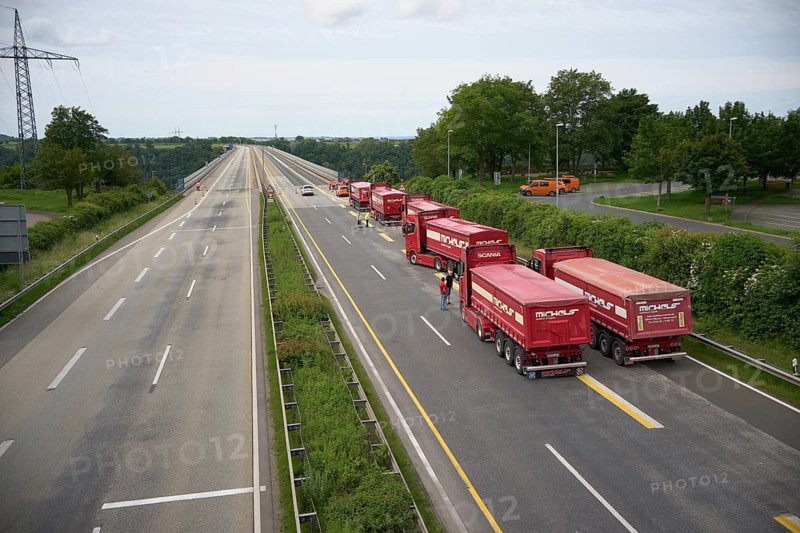Trucks with a total weight of 960 tonnes stand on the Moselle valley bridge in Winningen during a load test, which is why the A61 bridge is fully closed from the morning until late afternoon. The dilapidated bridge is to be renovated over the next few years.Winningen, Rhineland-Palatinate, Germany, Europe