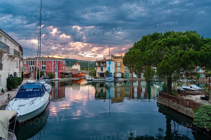 Townscape at the Colourful Houses, Maisons de colorees, Port Grimaud, Var, Provence-Alpes-Cote d Azur, France, Europe