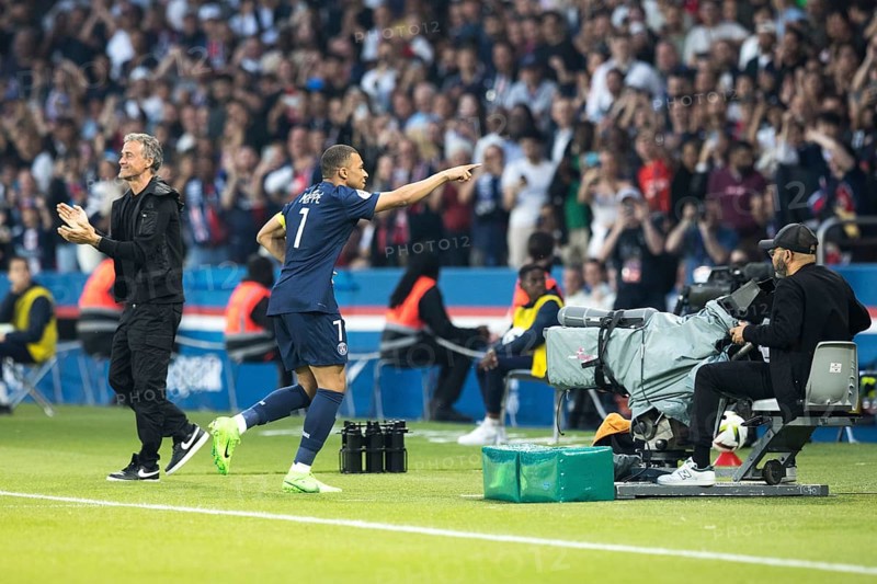 Football match, captain Kylian MBAPPE' Paris St. Germain right has just scored the 1:0 for Paris St. Germain, he cheers and runs with raised right arm and index finger towards the bench and past the applauding coach Luis ENRIQUE Paris St. Germain, Parc des Princes football stadium, Paris, France, Europe
