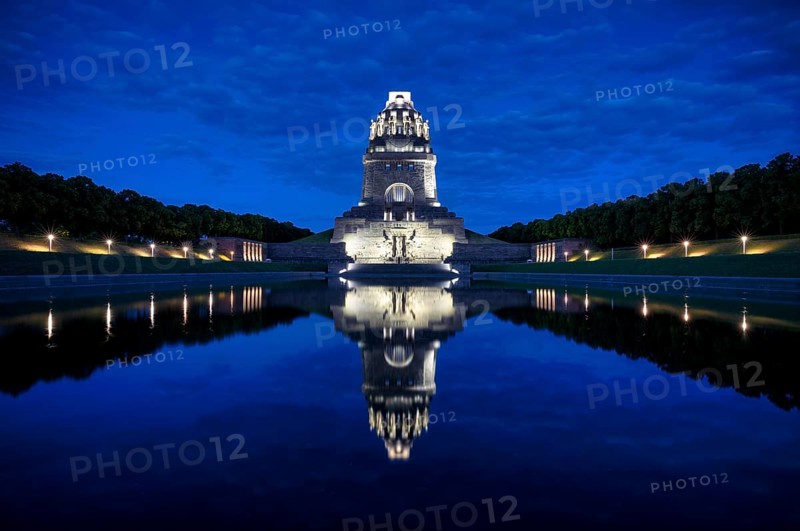 Monument to the Battle of the Nations, illuminated, night shot, reflection in the lake, blue hour, Leipzig, Saxony, Germany, Europe
