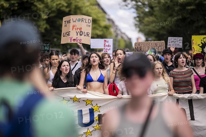 Berlin, 31.05.2024. Climate strike by Fridays For Future with over 13, 000 mostly young people in Berlin, a demonstration for the upcoming EU elections