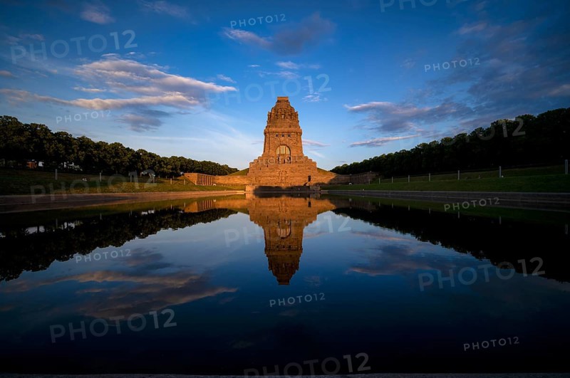 Monument to the Battle of the Nations, reflection in the lake, evening mood, Leipzig, Saxony, Germany, Europe