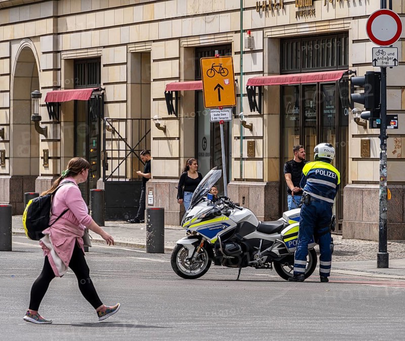 State visit to the Hotel Adlon, police cordon at the intersection of Unter den Linden and Wilhelmstrasse, Berlin, Germany, Europe