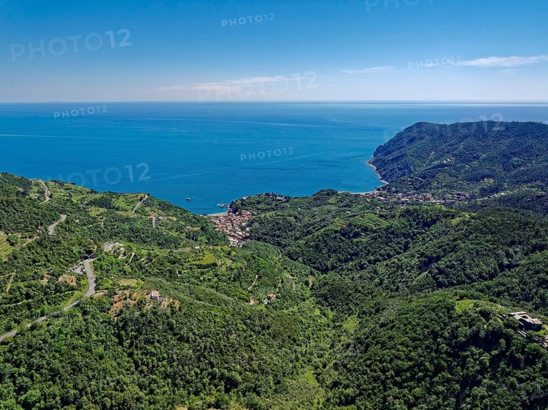 Wooded slopes in the landscape around the small town of Levanto on the Ligurian coast, Liguria, Northern Italy, Italy, Southern Europe, Europe