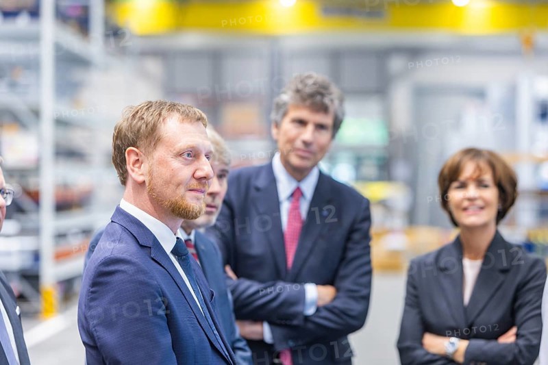 Minister President Michael Kretschmer visited TRUMPF Sachsen SE in Neukirch. After being welcomed by Dr Nicola Leibinger-Kammueller, CEO of TRUMPF SE + Co KG, and Dr Mathias Kammueller, CDO of TRUMPF SE + Co KG, the Minister-President talked to those present and took part in a tour of the company. The company is one of the international market and technology leaders in the field of machine tools and lasers for industrial production, Neukirch/Lausitz, Saxony, Germany, Europe