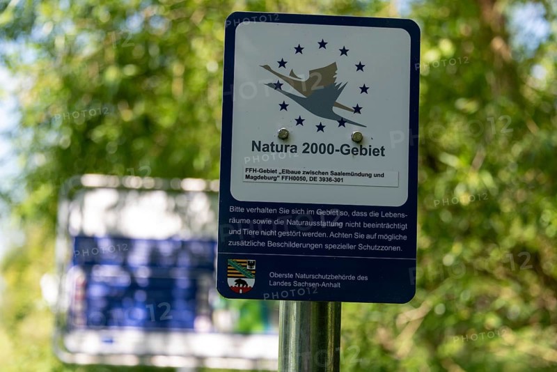 Sign pointing to the Natura 2000 protected area, surrounded by nature, Hohenwarthe, Saxony-Anhalt, Germany, Europe