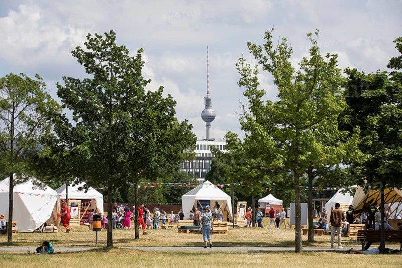Civil society stands in Spreebogenpark at the citizens' festival Celebrating democracy. / The Basic Law turns 75, together it will be a celebration, Berlin, 26.05.2024