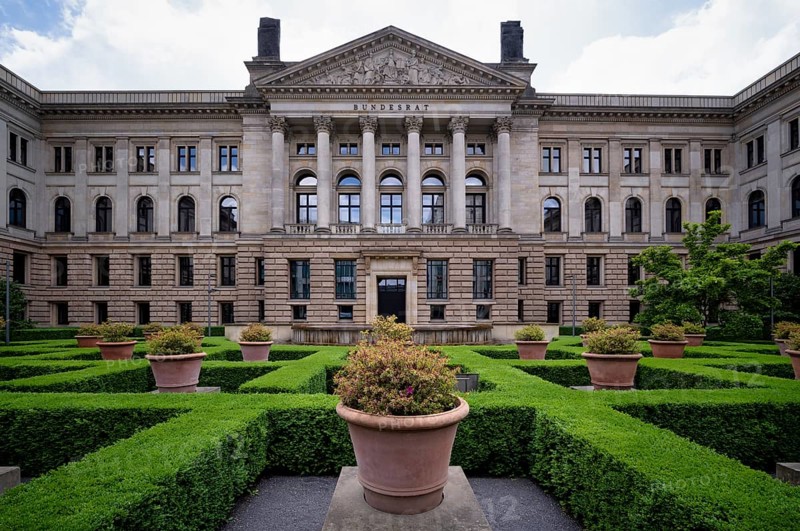 Garden and building with main portal Bundesrat, Berlin, Germany, Europe